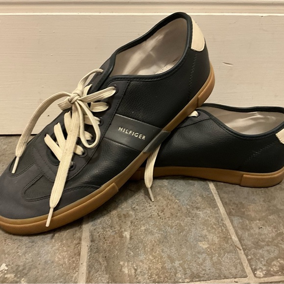 Tommy Hilfiger Black and White Sneakers - Picture 2 of 7